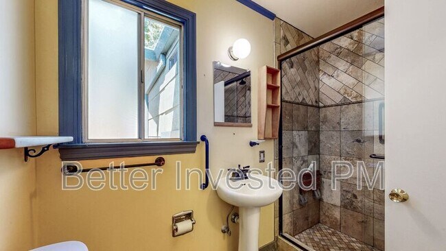 Building Photo - 175 Giorno Ave
