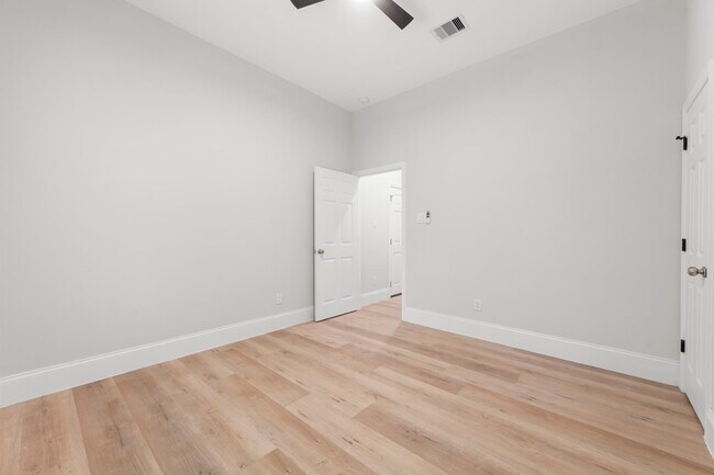 Building Photo - 3532 White Oak Point Dr