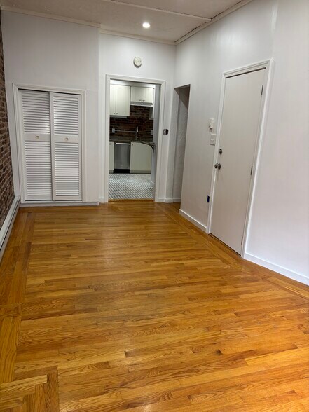 Building Photo - 85 N Margin St