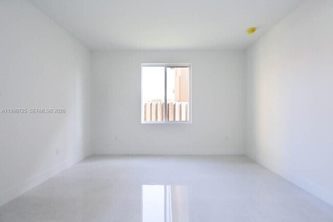 Building Photo - 15631 SW 11th Terrace