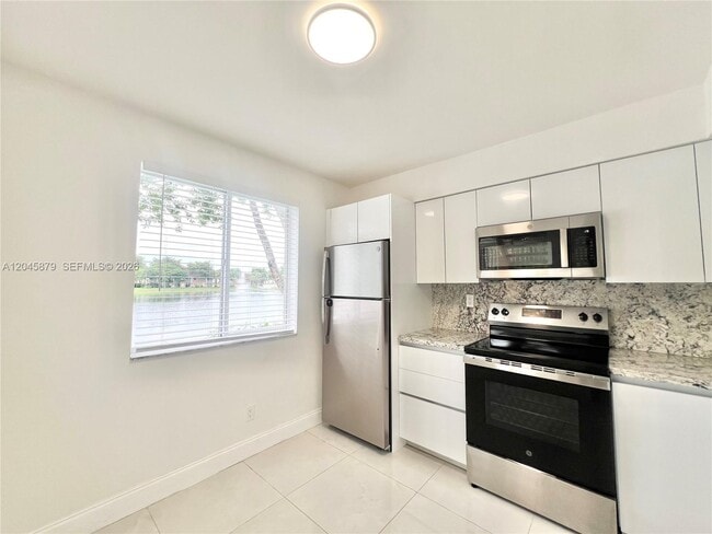 Building Photo - 842 NW 92nd Ave