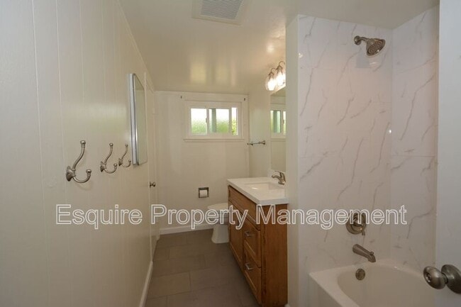 Building Photo - 283 Calle Higuera