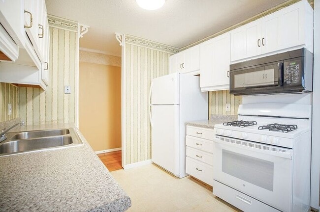 Building Photo - 261 Regency Park Dr