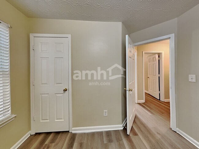 Building Photo - 409 Kirkland Dr