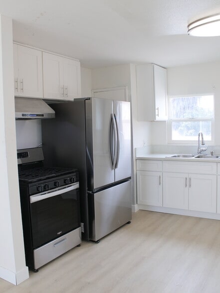 Primary Photo - 11116 S Figueroa St