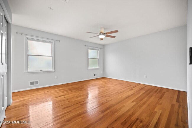 Building Photo - 11 Applebey St