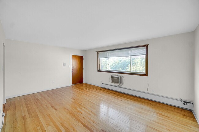 Building Photo - 7019 N Ridge Blvd