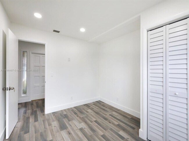 Building Photo - 1901 Coquina Way