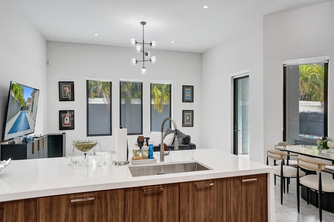 Building Photo - 5663 Brookfield Cir