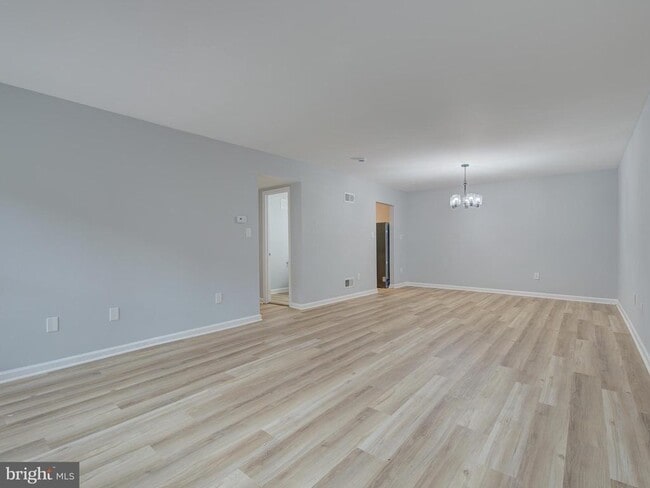 Building Photo - 1749 Addison Rd S