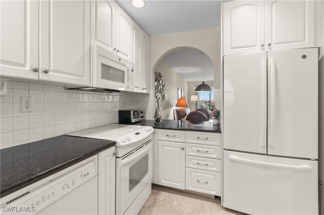 Building Photo - 13 High Point Cir N