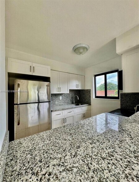 Building Photo - 3520 SW 25th St