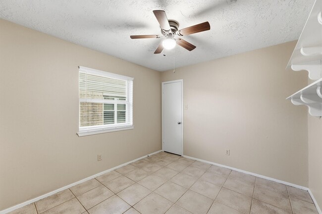 Building Photo - 7226 Thicket Trail Dr