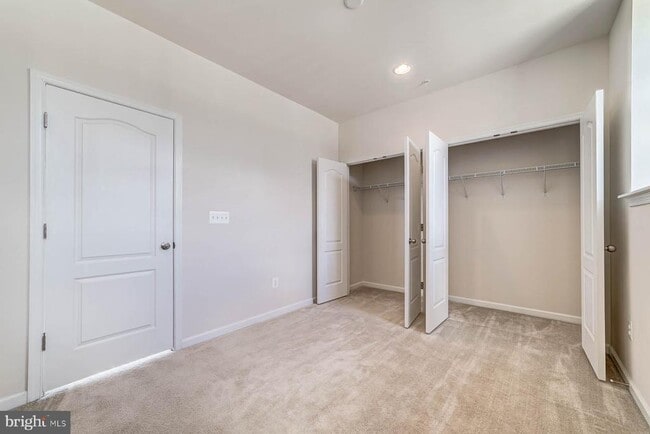 Building Photo - 705 River Mist Dr