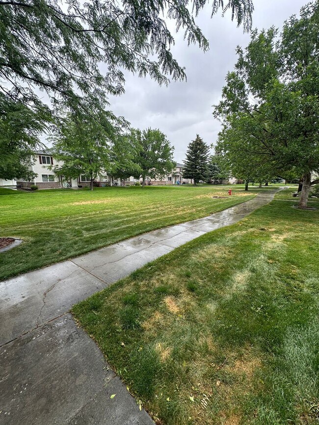 Building Photo - Cute and Cozy 2 Bed, 1.5 Bath Townhome in the Meadows!