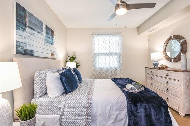 Building Photo - 415 E Pine St