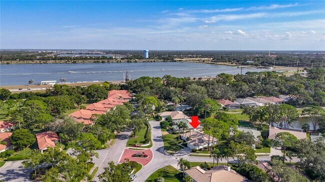 Building Photo - 2960 Sandringham Pl
