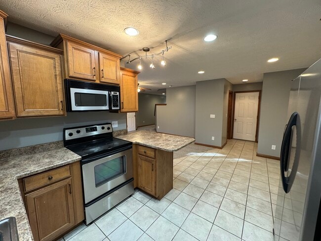 Building Photo - 5357 Midway Dr