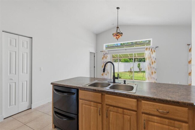 Building Photo - 113 Whippoorwill Dr