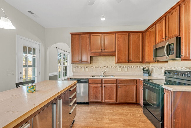 Building Photo - 218 Maidstone Dr