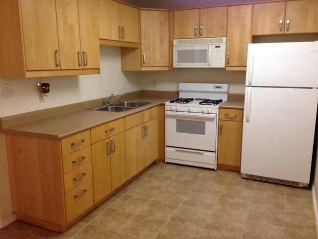 Building Photo - 4885 Cole St