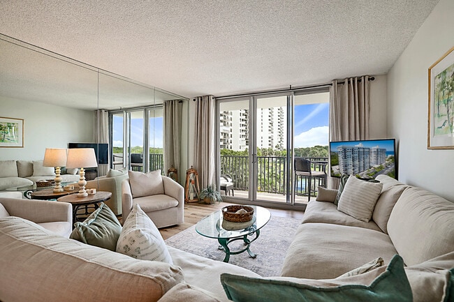 Building Photo - 2121 N Ocean Blvd