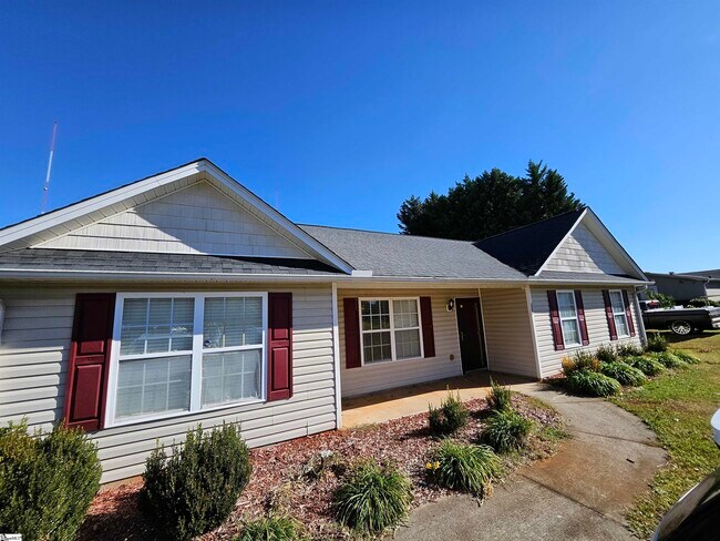 Building Photo - 132 Falcon Ridge Dr