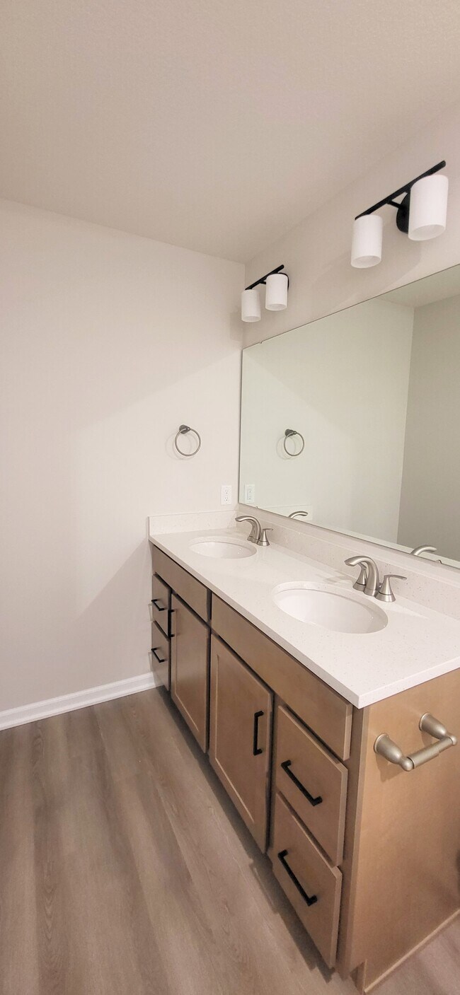 Building Photo - 10390 Silver Rock Chase