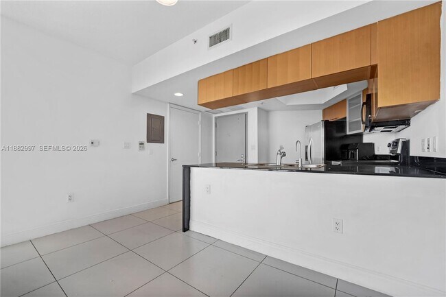 Building Photo - 1750 N Bayshore Dr