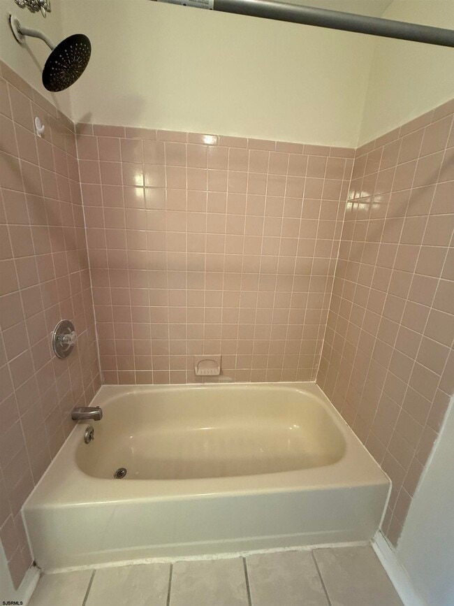 Building Photo - 208 Heather Croft