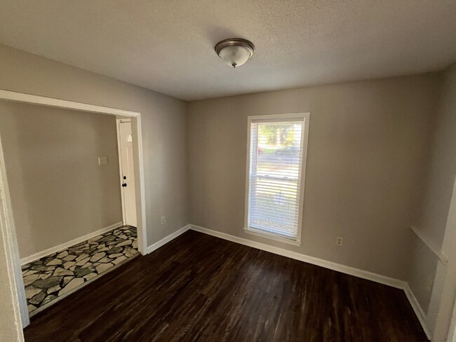 Building Photo - Spacious 4BR/2BA Memphis Home | 1,913 Sq Ft, Hardwood Floors, Brick Fireplace & Fenced Yard