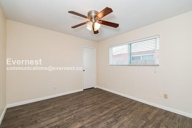 Building Photo - 8726 E Bonnie Rose Ave