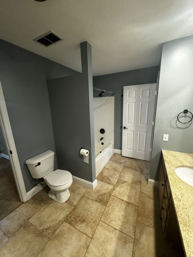 Building Photo - Spacious Duplex in Rockingham County