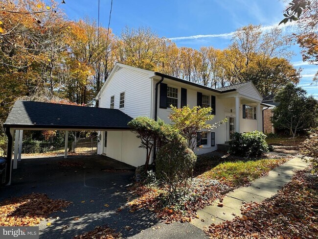 Building Photo - 4005 King Arthur Rd