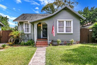 Building Photo - Furnished 2-Bedroom Corner Lot Home in Old Seminole Heights!
