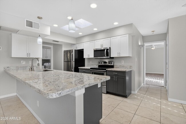 Building Photo - 6843 E Redfield Rd