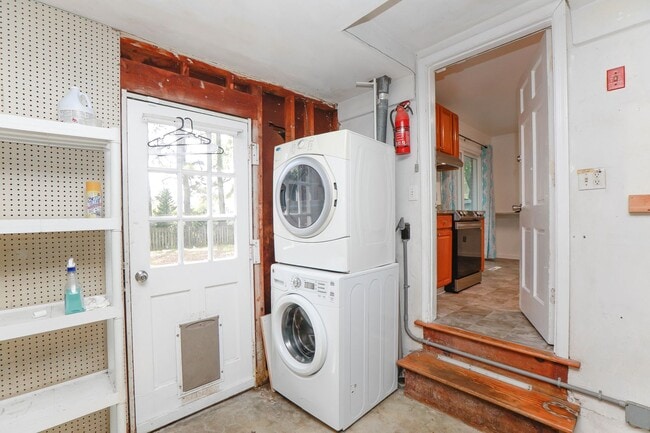 Building Photo - Elizabeth Lake Estates