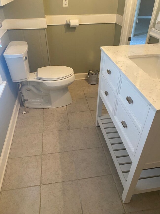 Building Photo - Waterfront 3 bedroom 2 bath