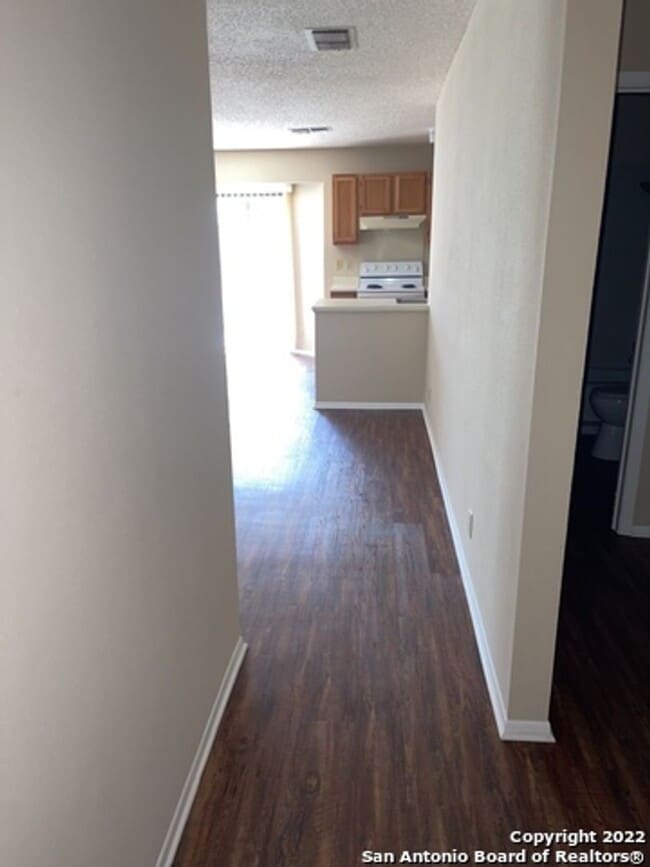 Building Photo - Close to UTSA