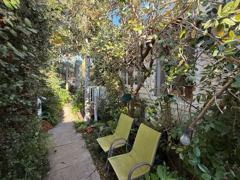 Building Photo - 319 W Anapamu St