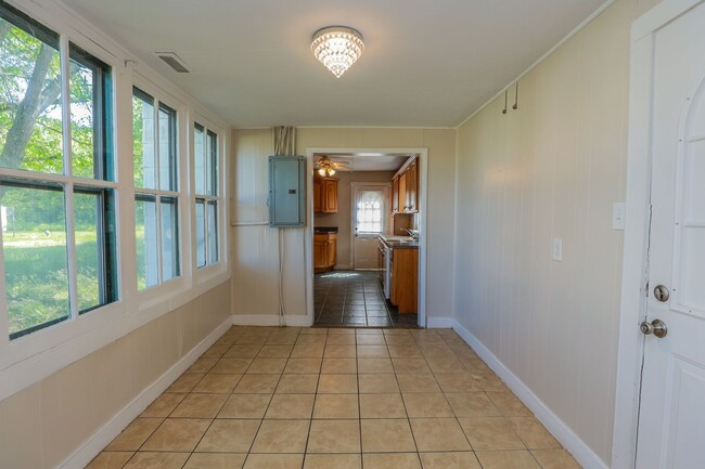 Building Photo - Charming 4-Bedroom Home with Hardwood Floo...