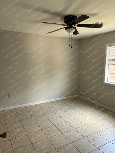 Building Photo - 338 Gloria St