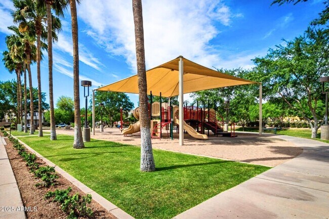 Building Photo - 1345 S Owl Dr