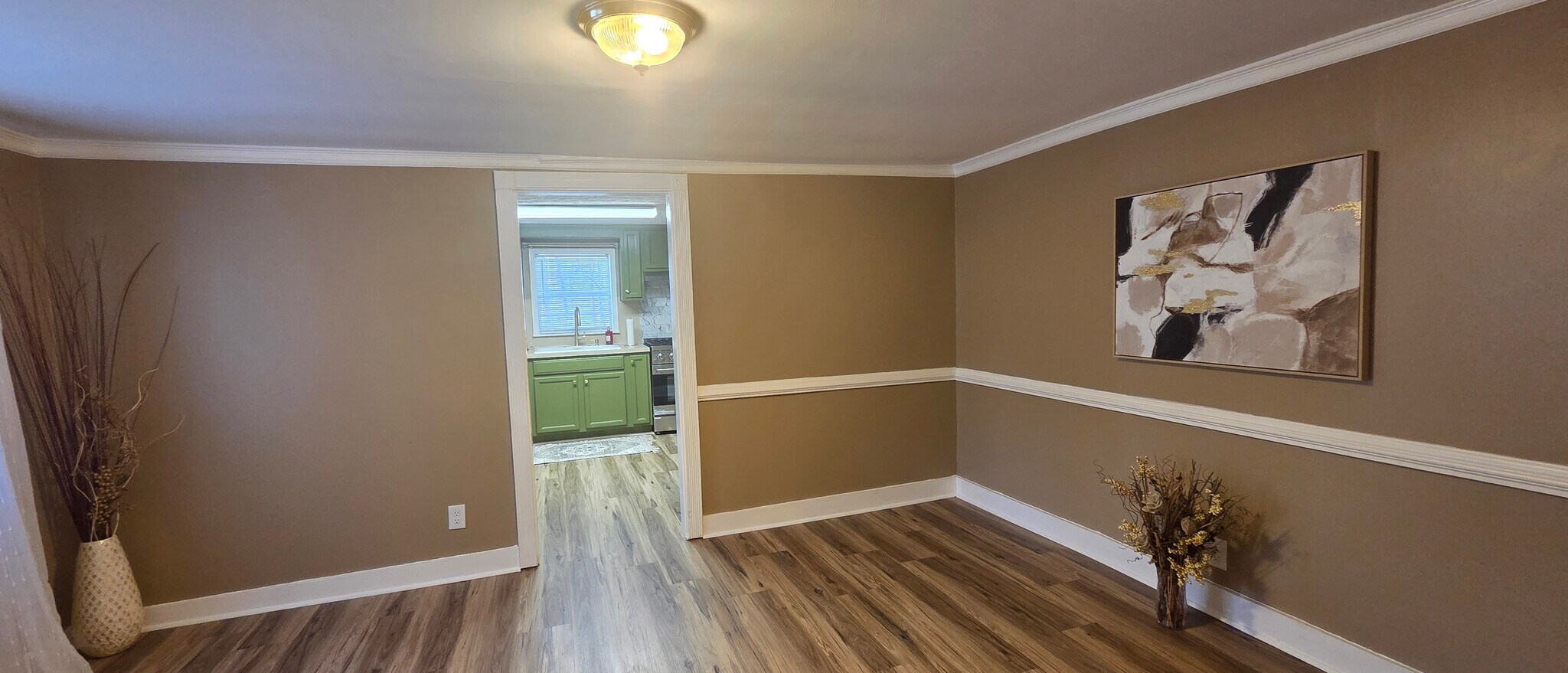 Split Full Dining Room leading to Kitchen - 7043 S Goddard Rd