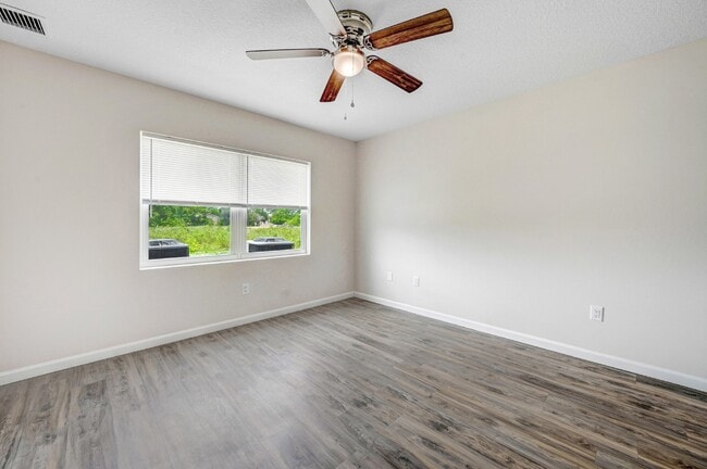 Building Photo - Charming 2 bedroom blending style and functionality