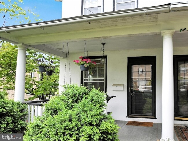 Building Photo - 3 Bells Mill Rd