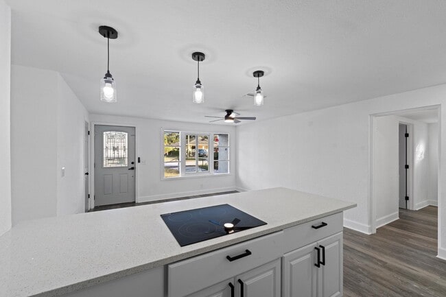 Building Photo - 9604 N 18th St