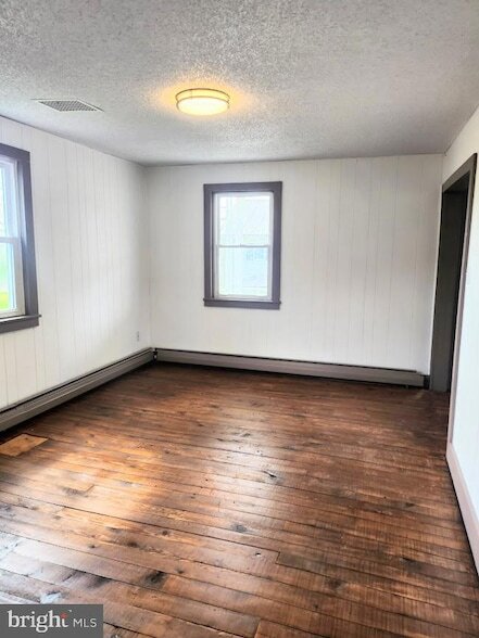 Building Photo - 1286 S Imler Valley Rd