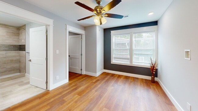 Building Photo - 6BR/6BA Unit with Private Bathrooms | Part...