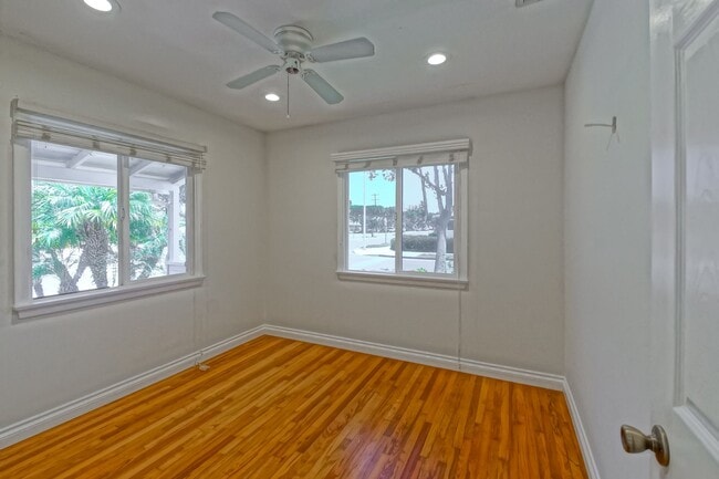 Building Photo - CHARMING, BRIGHT & AIRY HOME ON LARGE CORN...